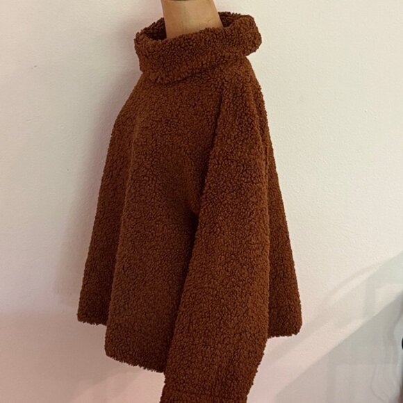7115 by Szeki sz S Cozy Brown Sherpa Pullover turtleneck with pockets good cond - Picture 4 of 9